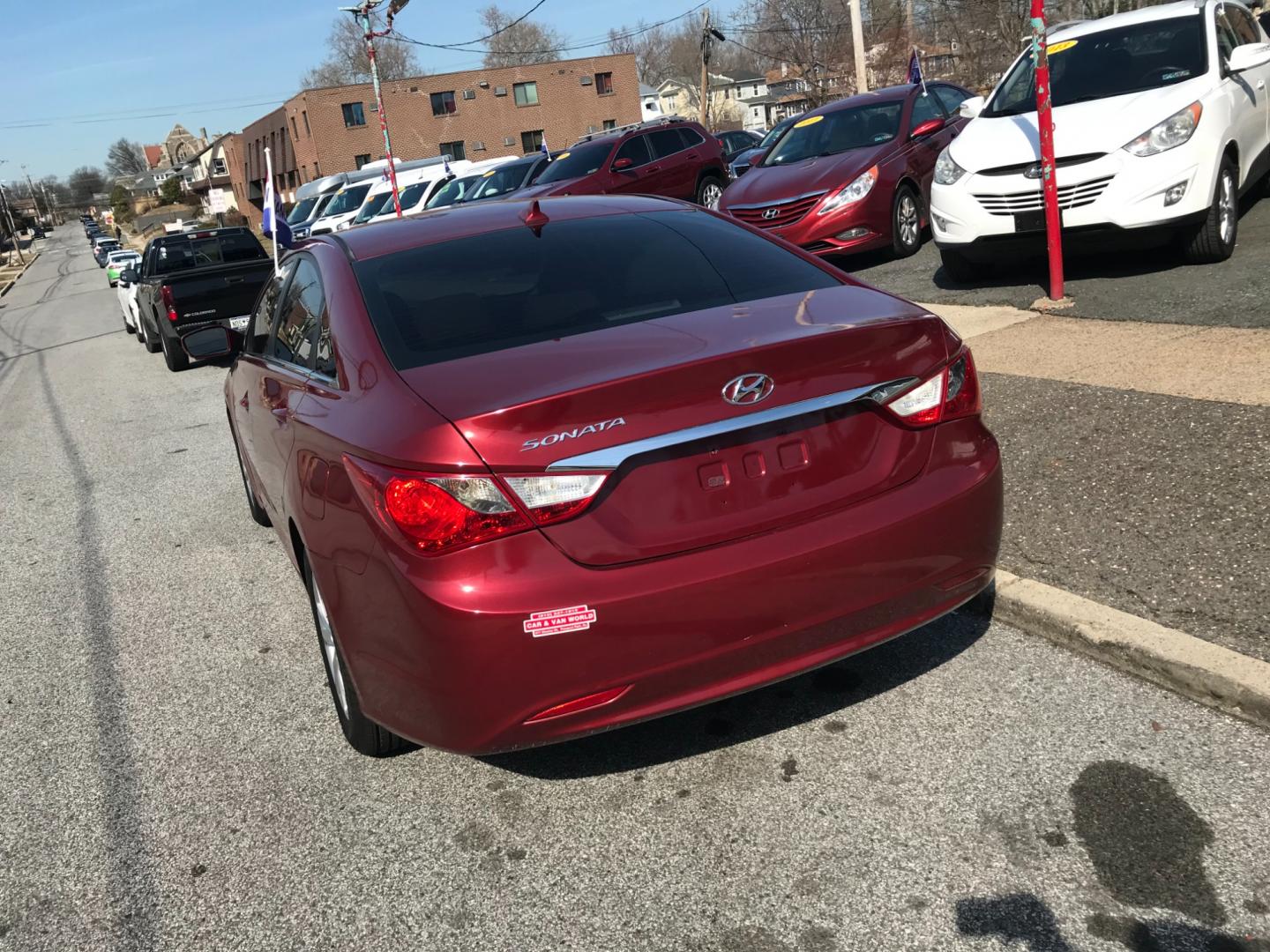 2013 Maroon /Tan Hyundai Sonata GLS (5NPEB4ACXDH) with an 2.4 V4 engine, Automatic transmission, located at 577 Chester Pike, Prospect Park, PA, 19076, (610) 237-1015, 39.886154, -75.302338 - Photo#5